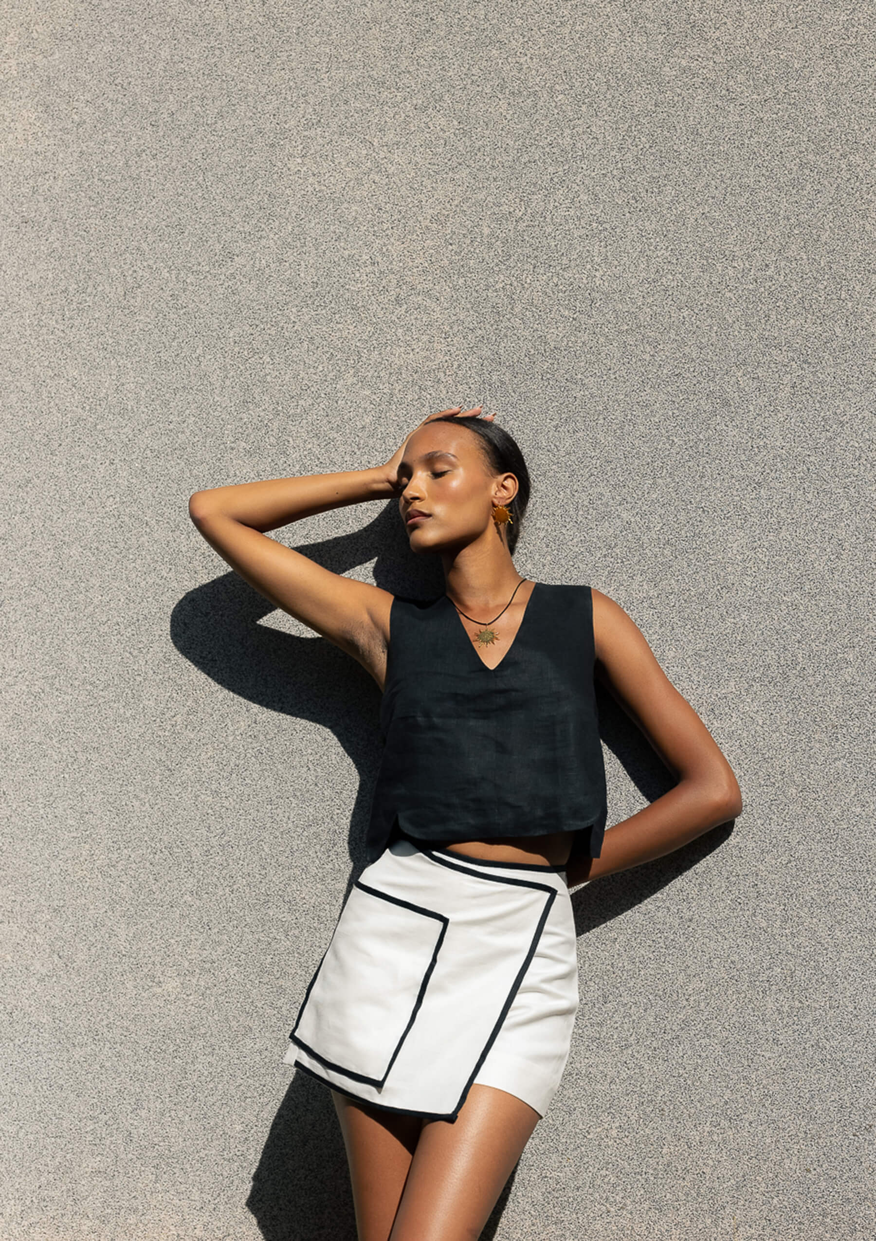 CARLA SKORT - WHITE & BLACK PIPING