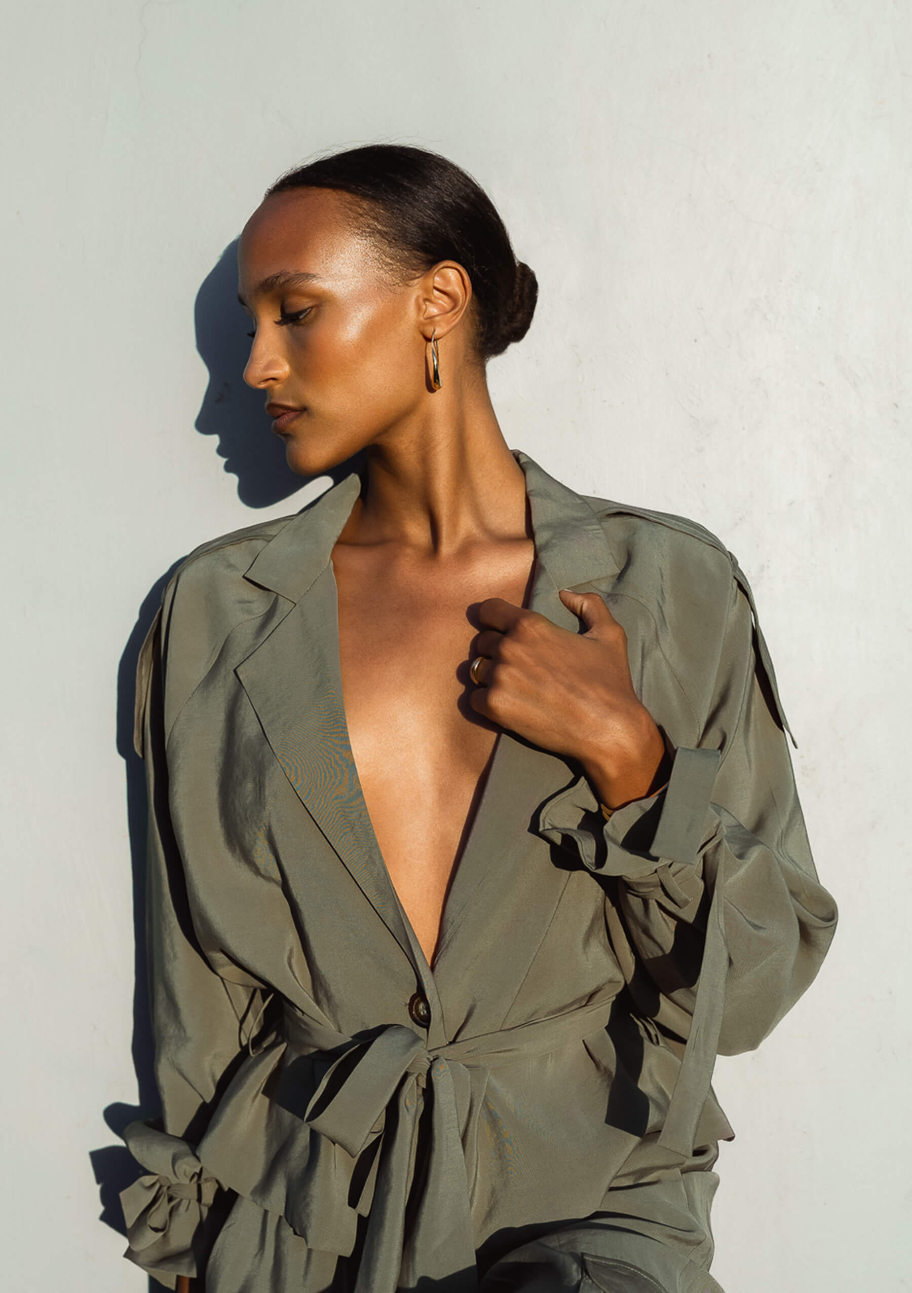 KYLIE CROPPED TRENCH COAT - OLIVE GREEN