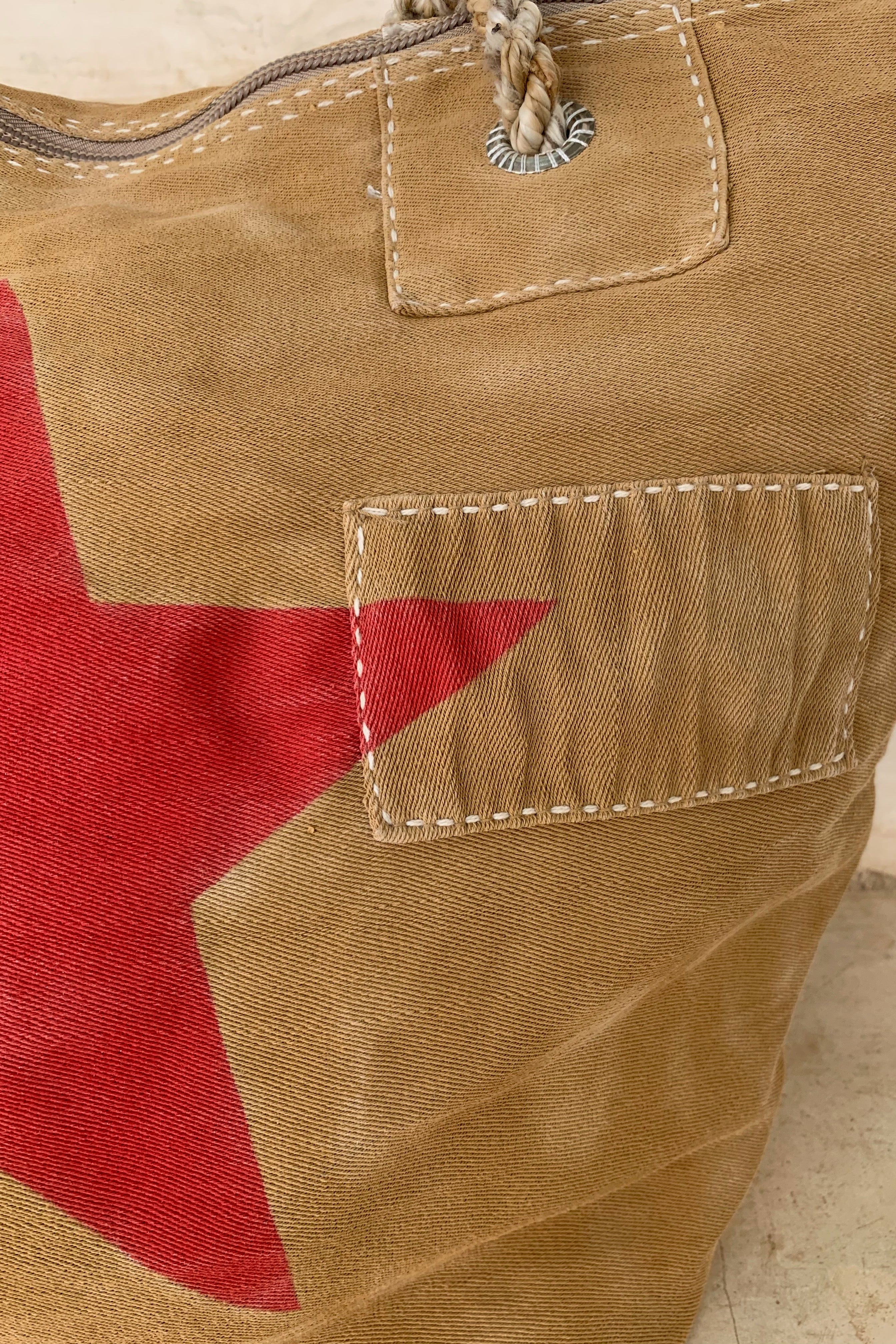 OVERNIGHT BAG RED STAR - BAMBOO